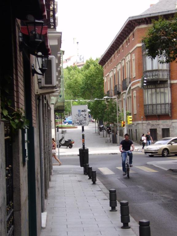 Hostal Miguel Angel Madri Exterior foto