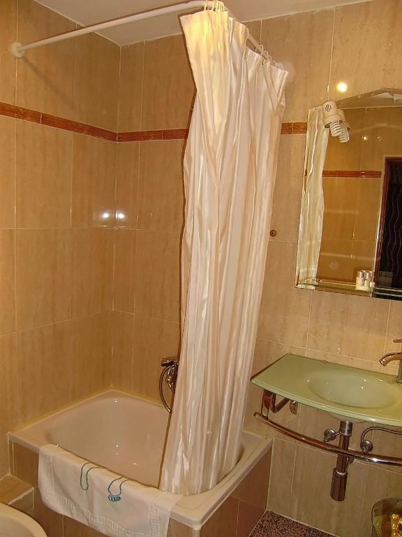 Hostal Miguel Angel Madri Quarto foto